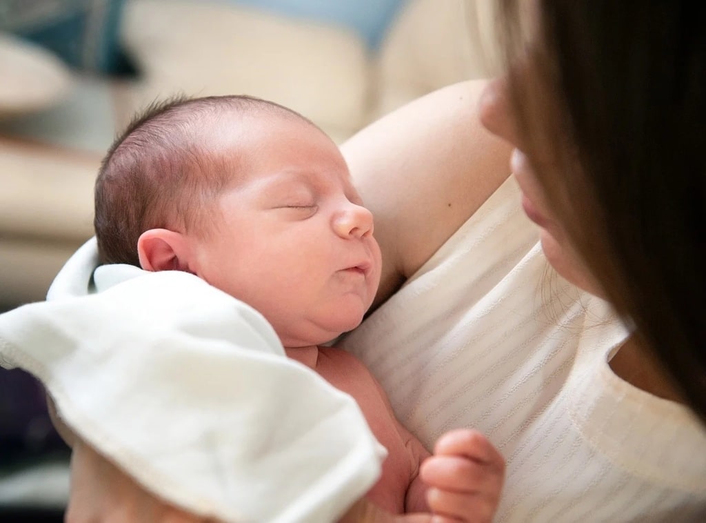 Comment gérer les pleurs de bébé efficacement ?